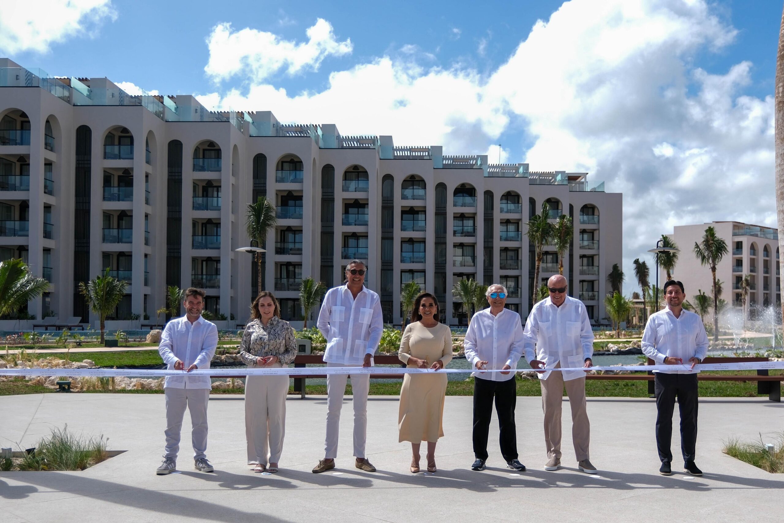 Con una inversión de 220 mdd, inauguran el Hotel Excellence Coral Playa Mujeres.