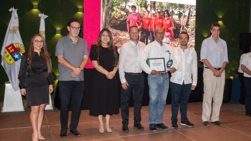 Reconocen labor de Red Ambiental en la protección de cenotes urbanos de Cancún.