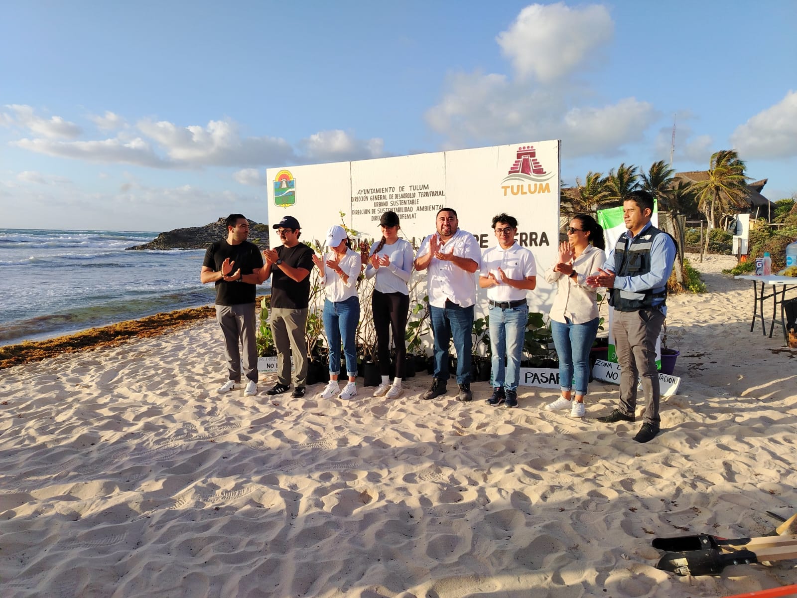 Plantan 90 árboles en Playa Punta Piedra de Tulum.