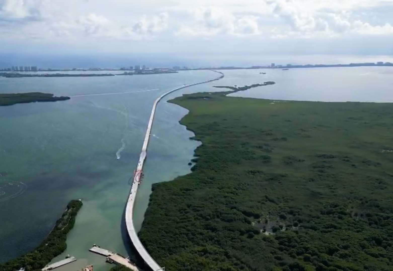 Presenta puente Nichupté un 92% de avance.