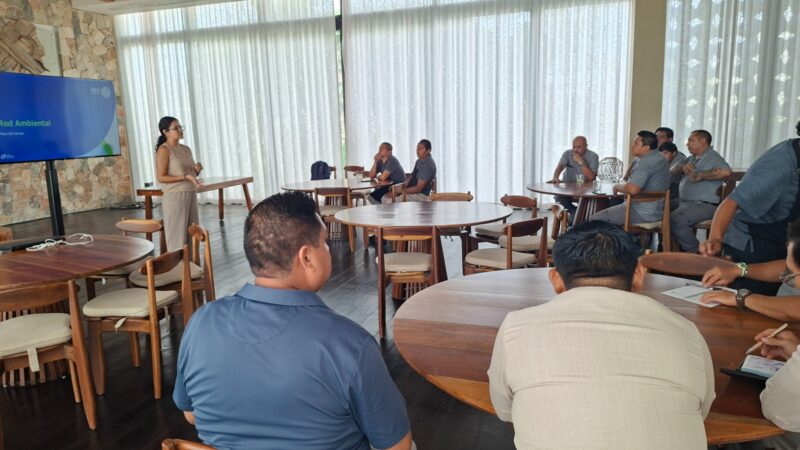 Red Ambiental impulsa cultura ambiental con colaboradores del hotel Etéreo en Playa del Carmen